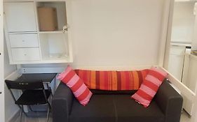 Petit studio rénové à la place Comédie